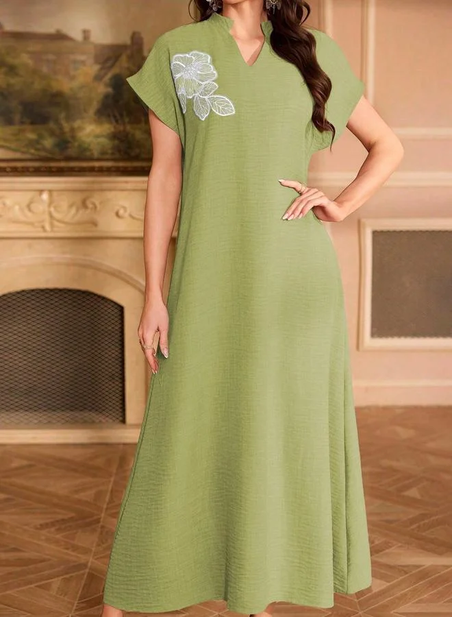 تايك تو فستان طويل بياقة مفتوحة وتفاصيل رقع الزهور